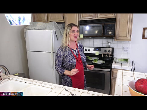 ❤️ Ibu tiri memerah susunya di dapur sebelum tarikhnya ️ Lucah berkualiti di lucah ms.allo-sex.ru ❤